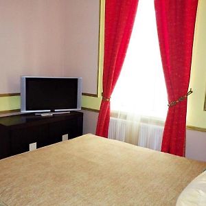 Queen Suite